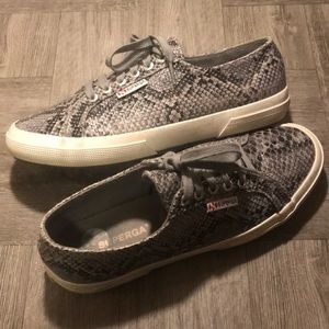 BLACK AND GRAY FAUX SNAKESKIN SNEAKERS WOMANS 10